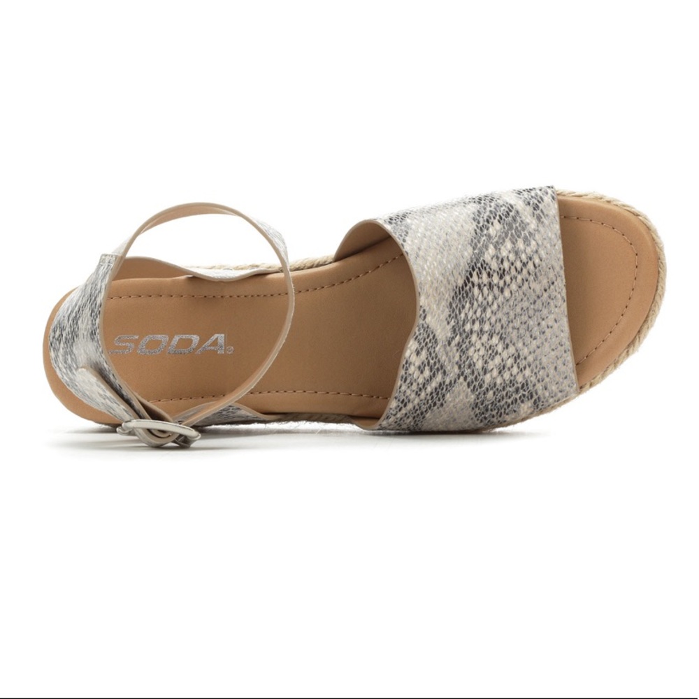 NWT Soda Python Sandals - Picture 8 of 13